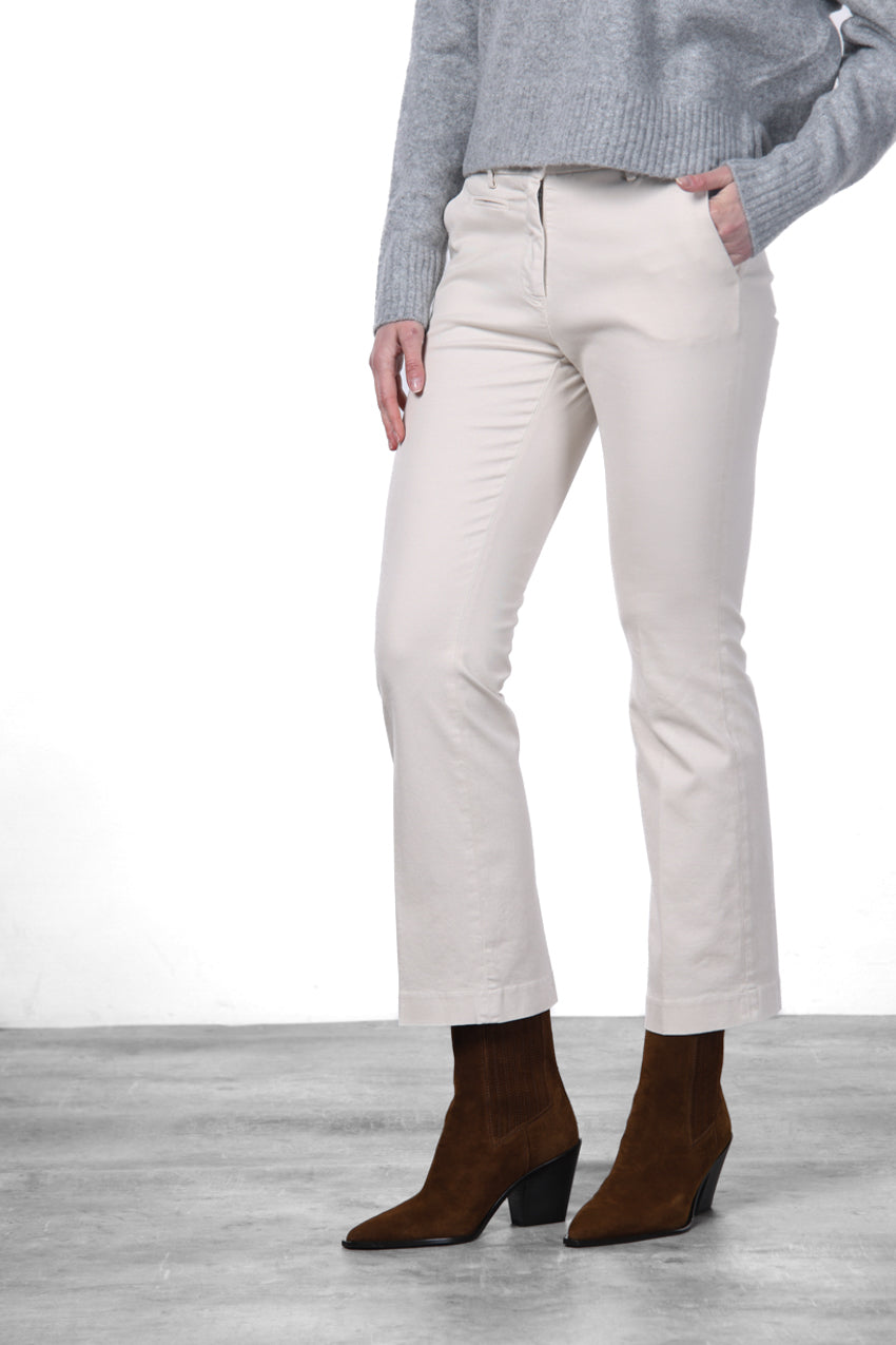 New York Trumpet Damen-Chinohose aus Gabardine, Slim Fit ①