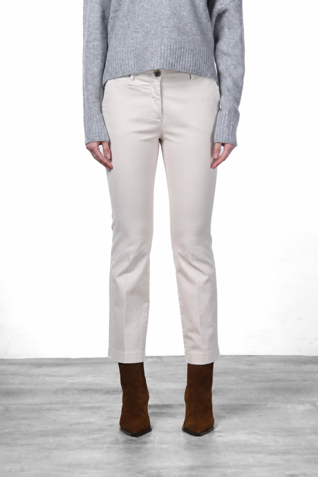 New York Trumpet Damen-Chinohose aus Gabardine, Slim Fit ①
