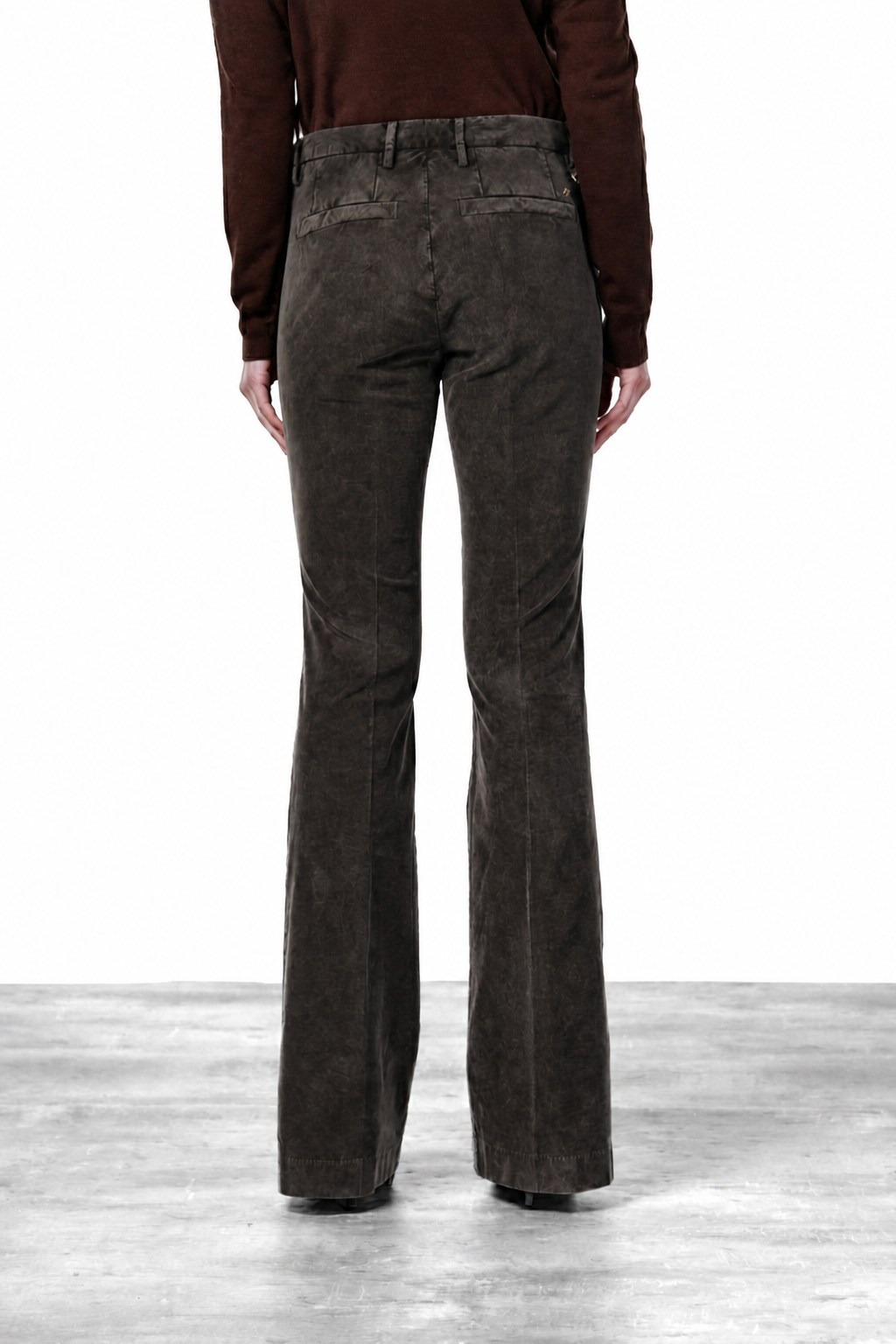 New York Flare Chinohose für Damen aus 1000-Rippen-Samt mit slim fit