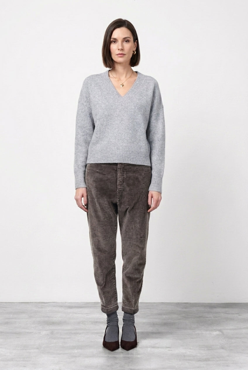 Malibu Jogger City Chinohose für Damen aus breit geripptem Samt mit relaxed fit
