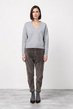 Malibu Jogger City Chinohose für Damen aus breit geripptem Samt mit relaxed fit
