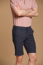 Osaka Bermuda chino uomo in tela paracadute di lyocell e cotone carrot fit