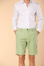 Osaka Bermuda chino uomo in tela paracadute di lyocell e cotone carrot fit