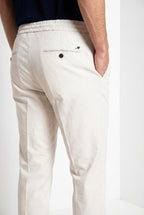 New York Sack pantalone chino jogger uomo in tela paracadute lyocell e cotone regular fit
