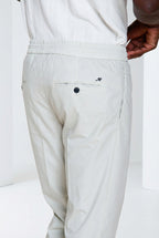 New York Sack pantalone chino jogger uomo in tela paracadute lyocell e cotone regular fit