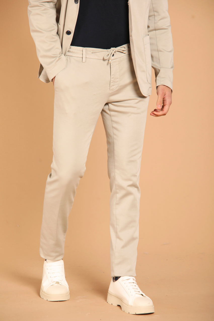 immagine 2 di pantalone chino uomo modello Milano Travel, colore gesso extra slim fit di Mason's