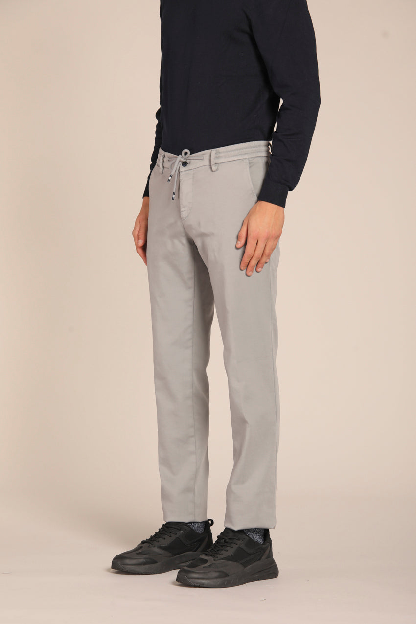 immagine 4 di pantalone chino jogger uomo modello Milano Travel di colore grigio, fit extra slim di Mason's