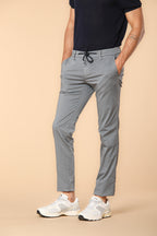 Milano Jogger Travel pantalone chino jogger uomo in raso tecnico travel stretch extra slim fit