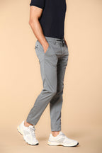 Milano Jogger Travel pantalone chino jogger uomo in raso tecnico travel stretch extra slim fit