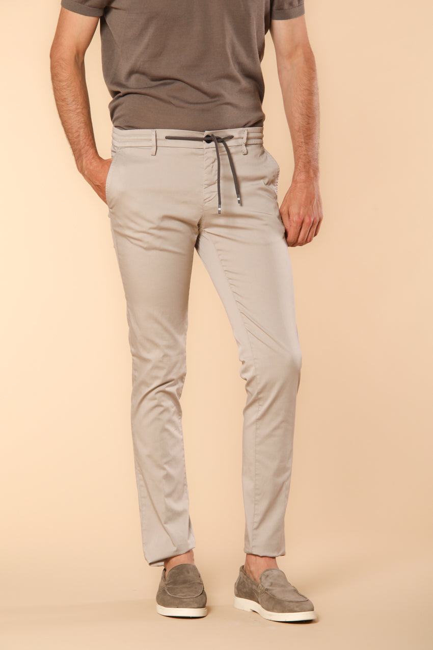 Milano Jogger Travel pantalone chino jogger uomo in raso tecnico travel stretch extra slim