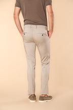 Milano Jogger Travel pantalone chino jogger uomo in raso tecnico travel stretch extra slim