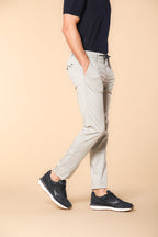 Milano Jogger Travel pantalone chino jogger uomo in raso tecnico travel stretch extra slim