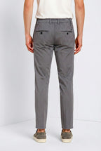 Milano Jogger Travel Hose Chino Herren aus technischem Travel Stretch Satin extra slim fit