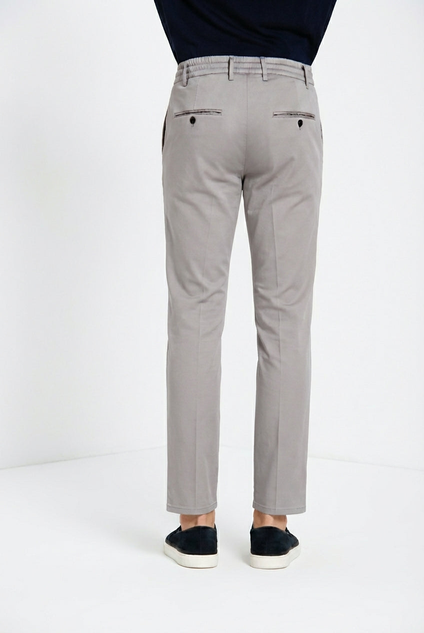 Milano Jogger Travel Hose Chino Herren aus technischem Travel-Stretch-Satin extra slim fit