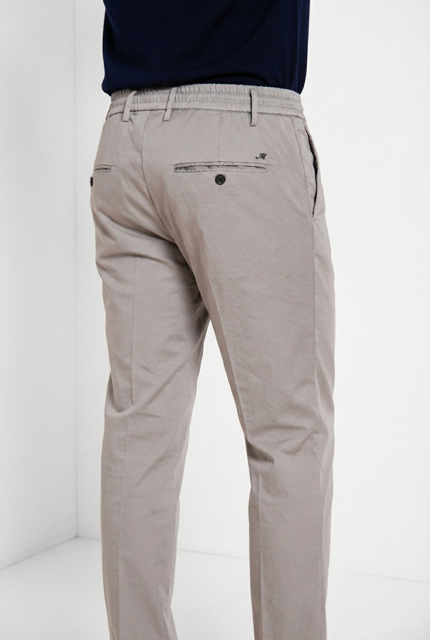 Milano Jogger Travel Hose Chino Herren aus technischem Travel-Stretch-Satin extra slim fit