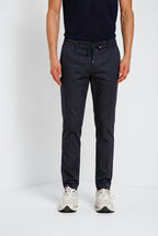 Milano Jogger Travel Hose Chino Herren aus technischem Travel-Stretch-Satin extra slim fit