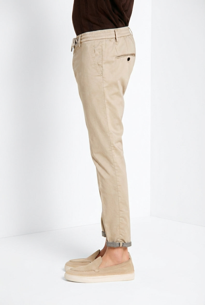 Milano Jogger Travel Hose Chino Herren aus technischem Travel Stretch Satin extra slim fit
