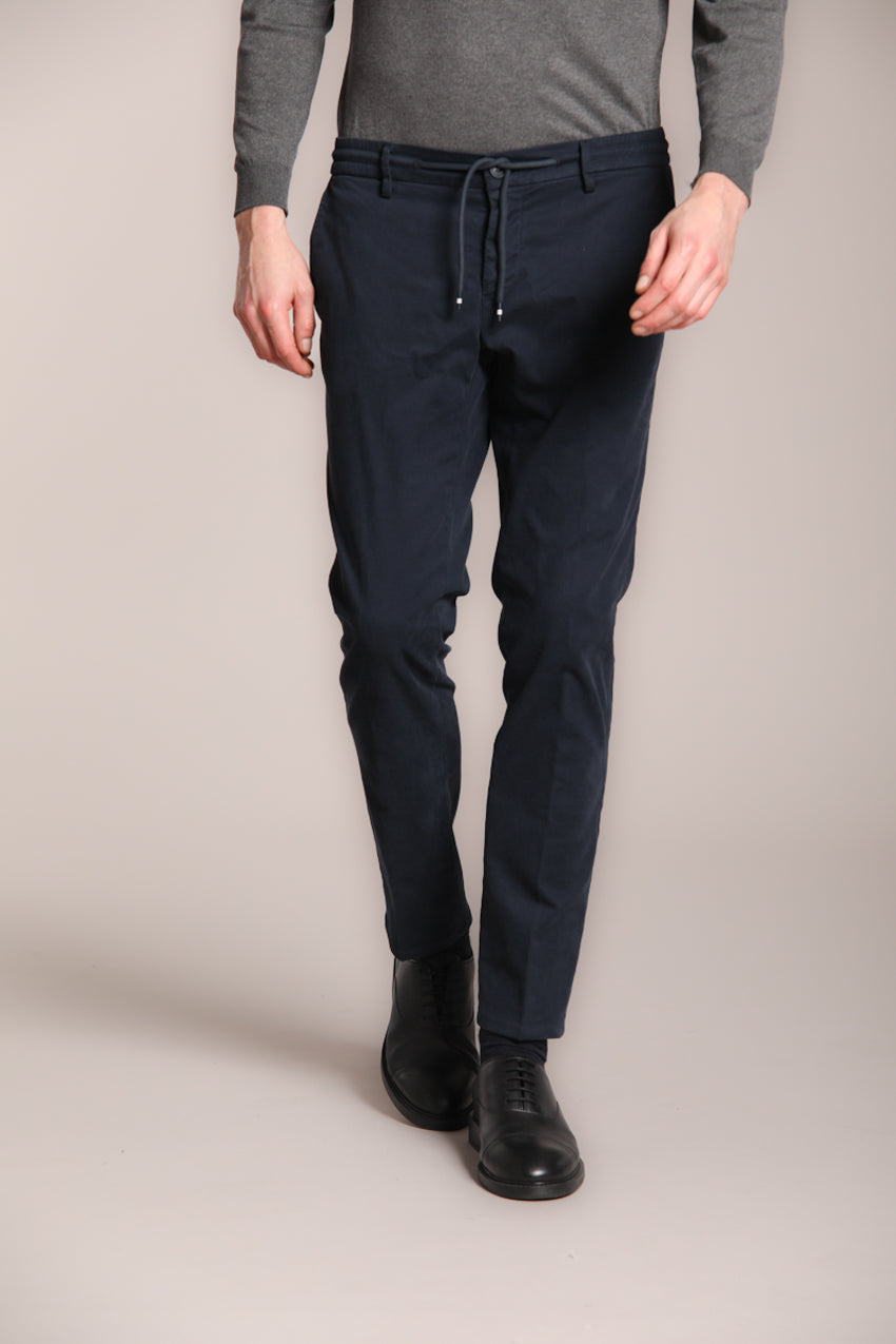 Foto 1 Milano Jogger pantalone chino uomo in gabardina stretch extra slim fit