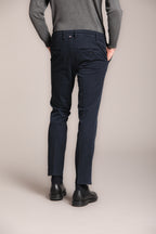 Foto 5 Milano Jogger pantalone chino uomo in gabardina stretch extra slim fit