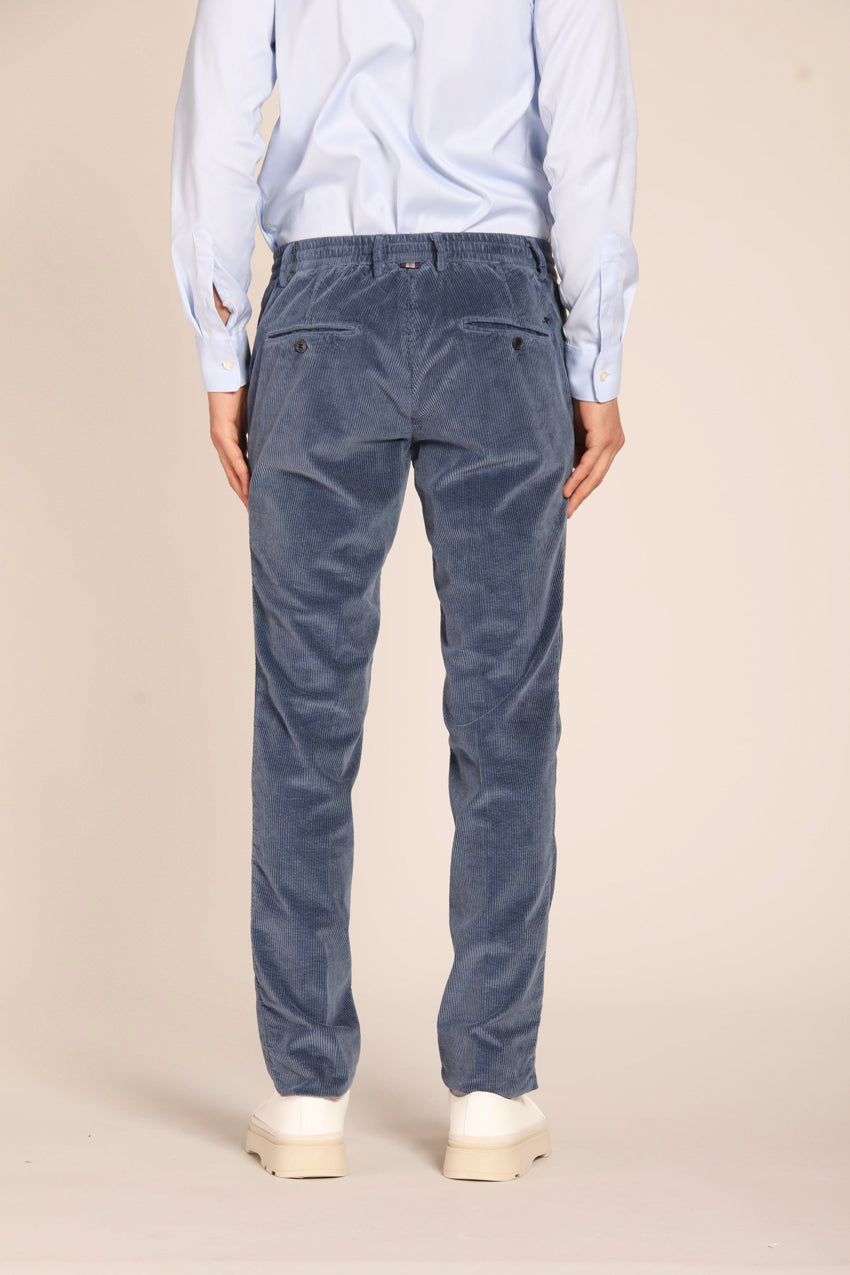 immagine 5 di pantalone chino modello Milano Jogger di colore azzurro scuro, in velluto, fit extra slim di Mason's