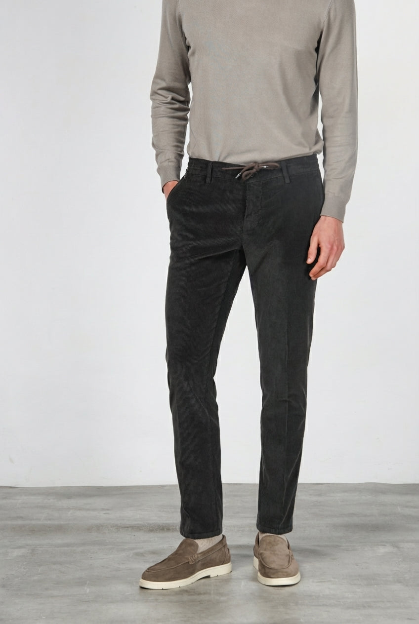 Milano Jogger Herren-Chinohose aus 500-Rippen-Cord Extra Slim Fit