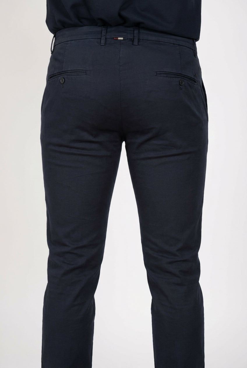 Torino Travel Hose Chino Herren aus technischem Travel-Stretch-Satin slim fit