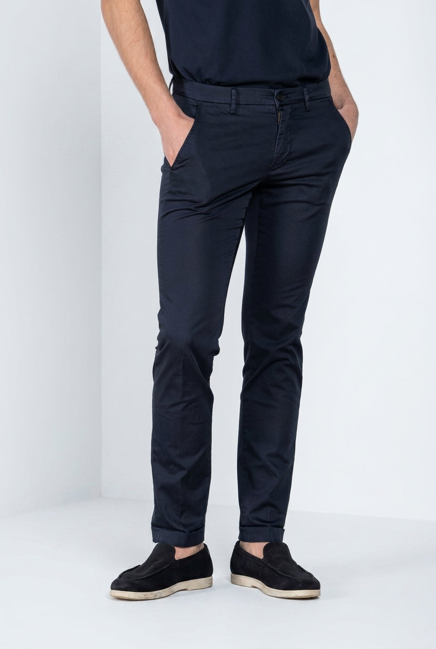 Torino Travel Hose Chino Herren aus technischem Travel-Stretch-Satin slim fit
