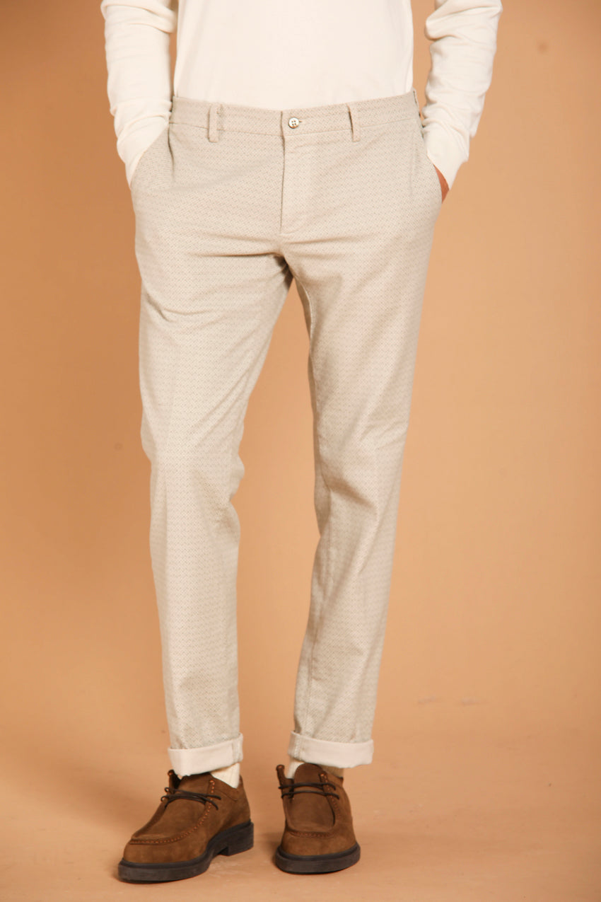 immagine 2 di pantalone chino uomo modello New York, in fustagno di colore ghiaccio, fit regular di Mason's