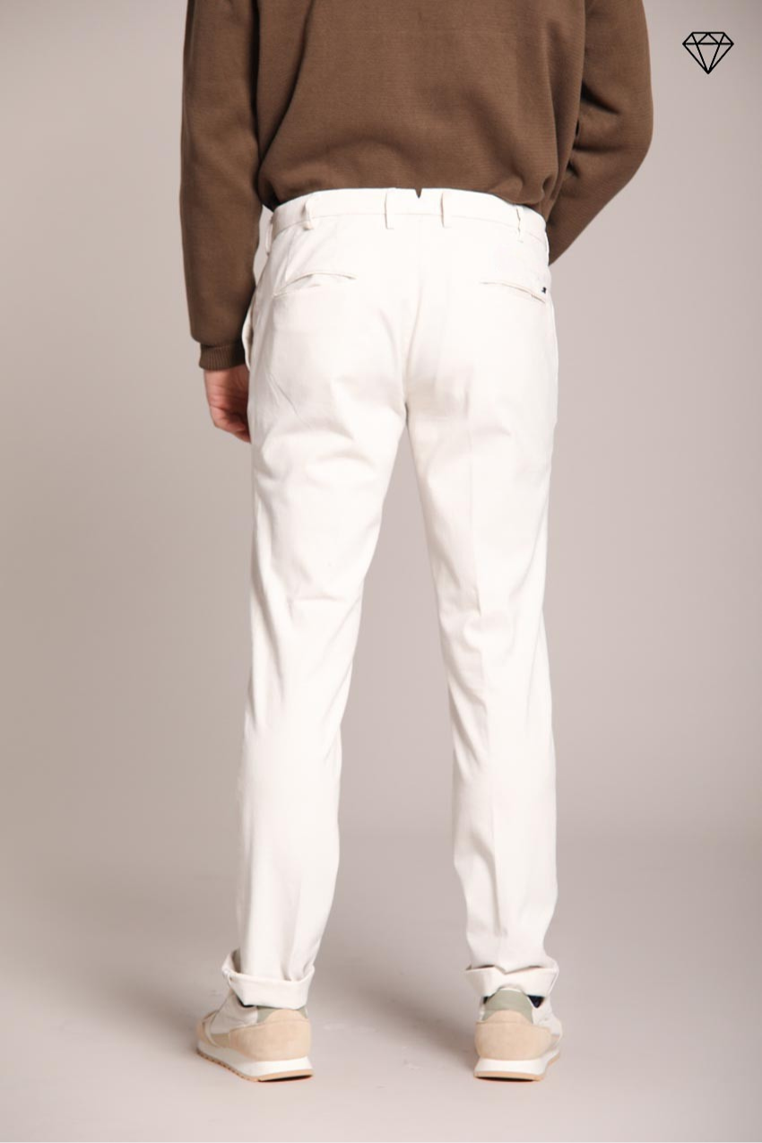 New York Sartoriale Herren Chinohose maßgeschneidert aus Baumwolle und Wolle Regular Fit ①