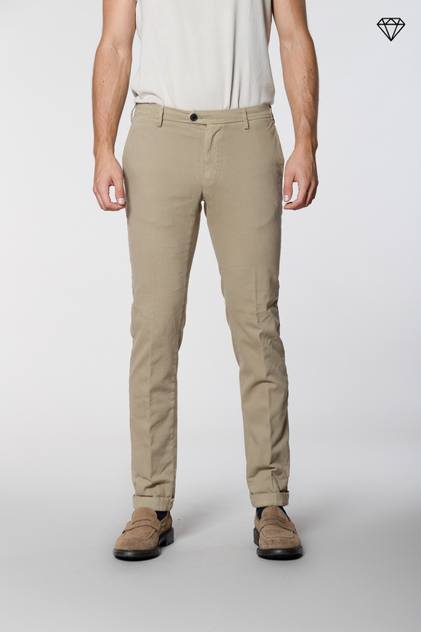 New York Sartoriale Herren Chinohose maßgeschneidert aus Baumwolle und Wolle Regular Fit ①