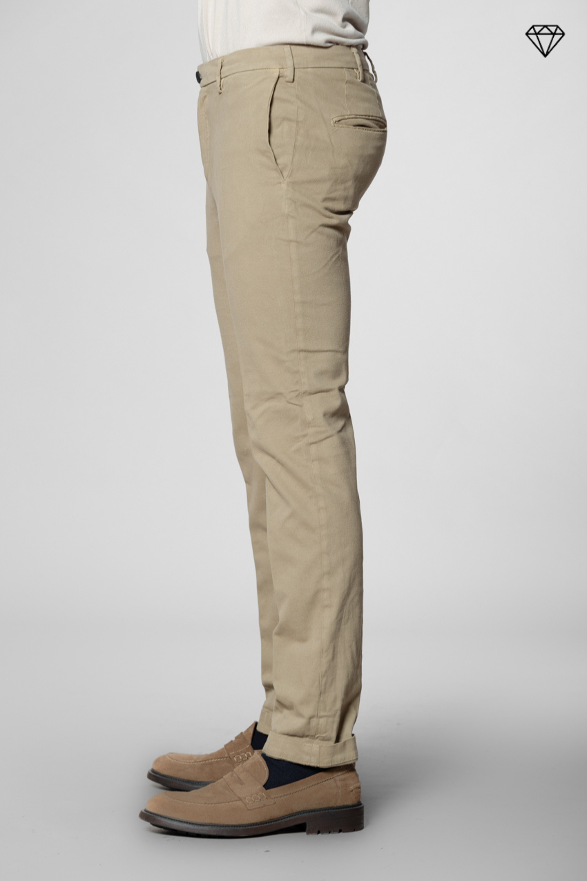 New York Sartoriale Herren Chinohose maßgeschneidert aus Baumwolle und Wolle Regular Fit ①