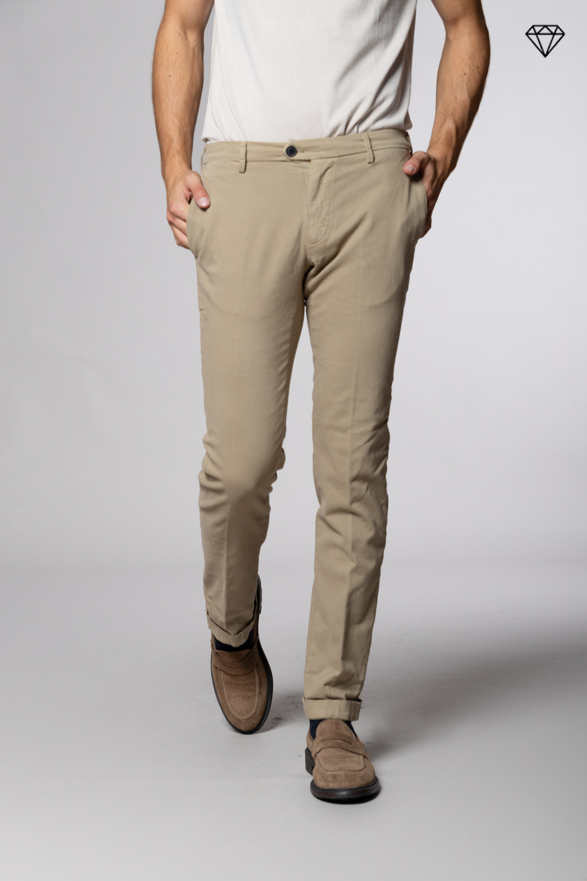 New York Sartoriale Herren Chinohose maßgeschneidert aus Baumwolle und Wolle Regular Fit ①