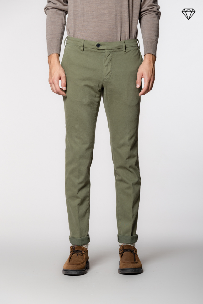 New York Sartoriale Herren Chinohose maßgeschneidert aus Baumwolle und Wolle Regular Fit ①