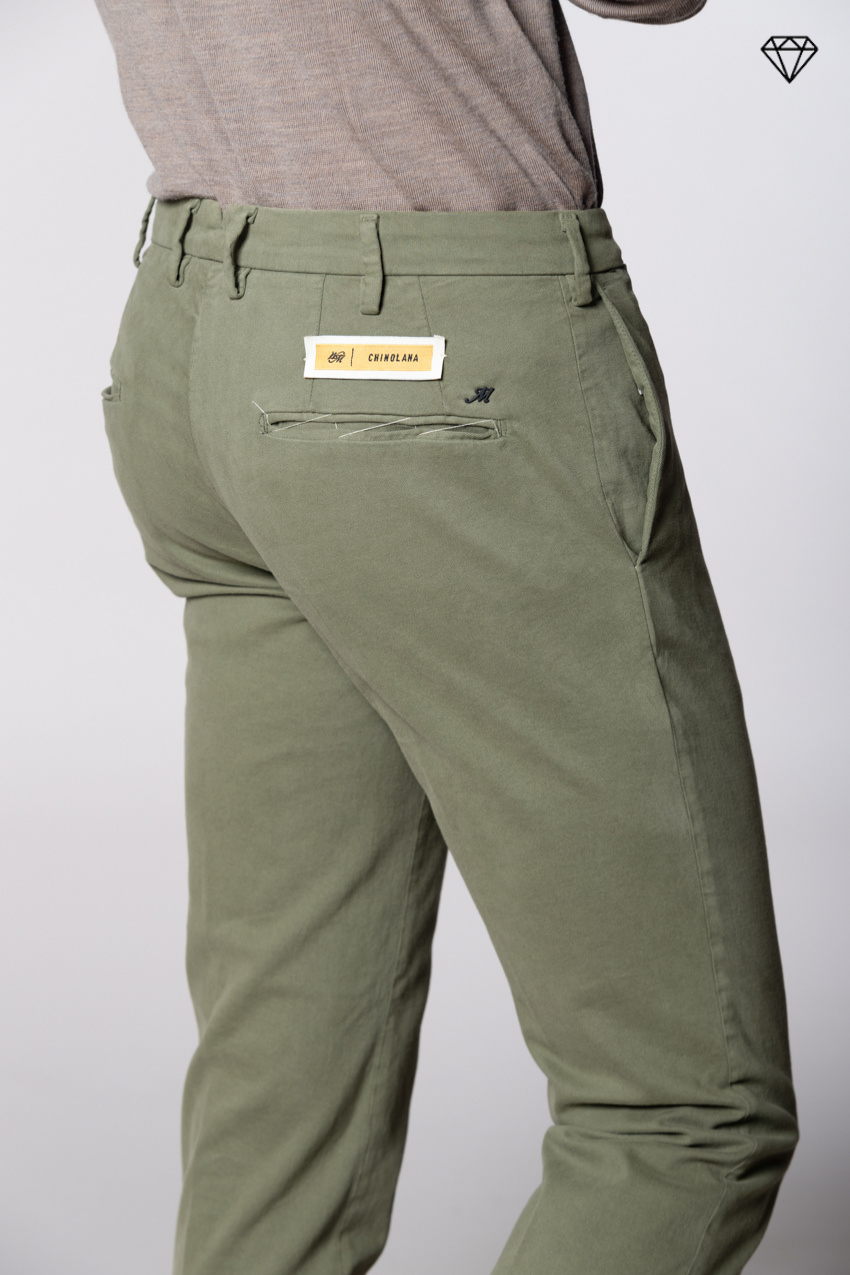 New York Sartoriale Herren Chinohose maßgeschneidert aus Baumwolle und Wolle Regular Fit ①