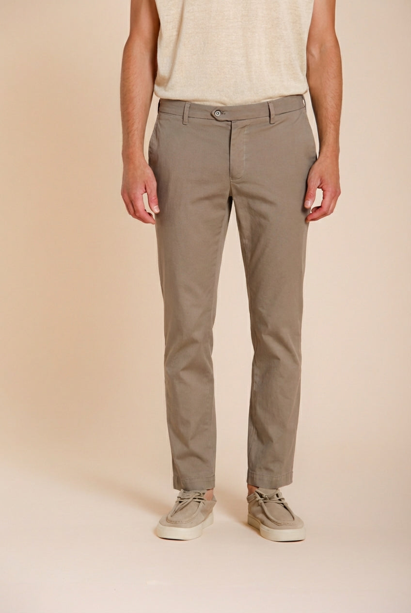 New York Herren Chinohose aus Stretch-Gabardine regular fit ①