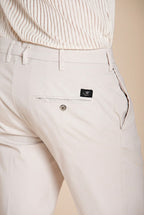 New York Herren Chinohose aus Stretch-Gabardine regular fit ①