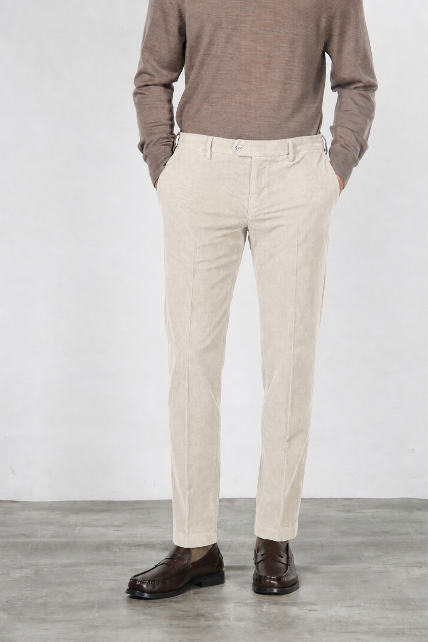 New York Chinohose für Herren aus stretchigem 2000-Rippen-Samt mit regular fit ①
