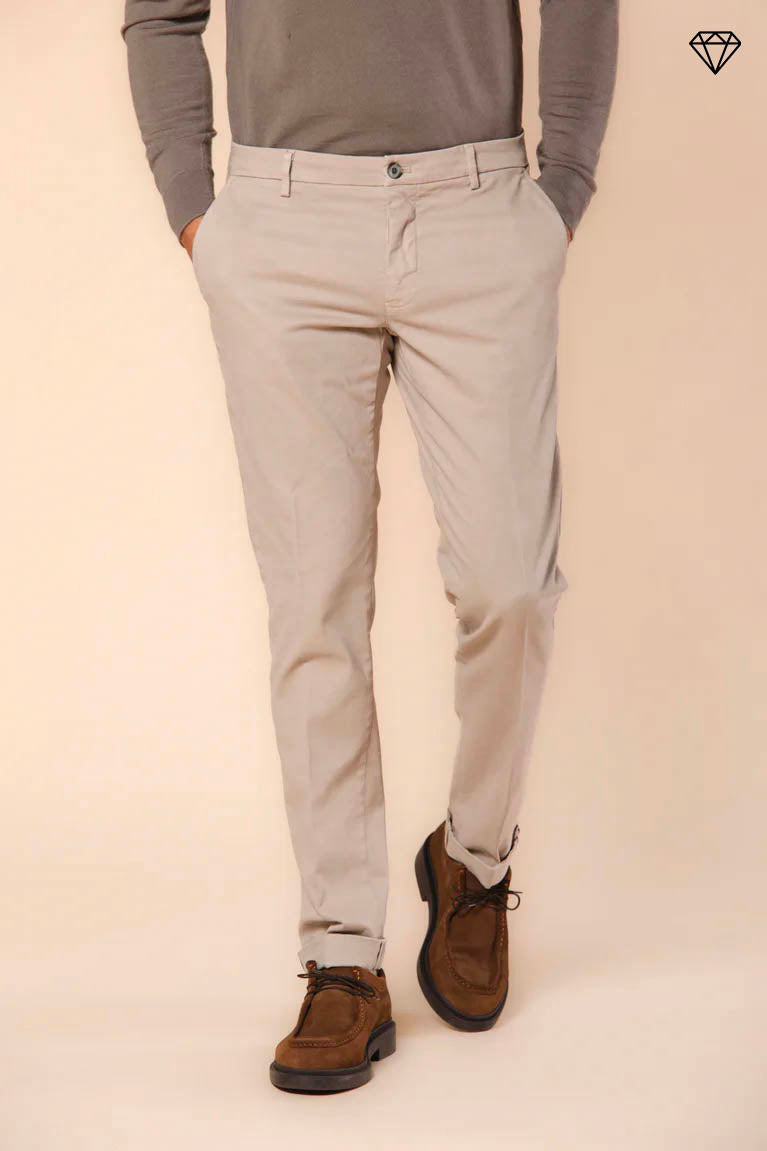 Milano pantalone chino uomo in gabardina stretch extra slim fit ①