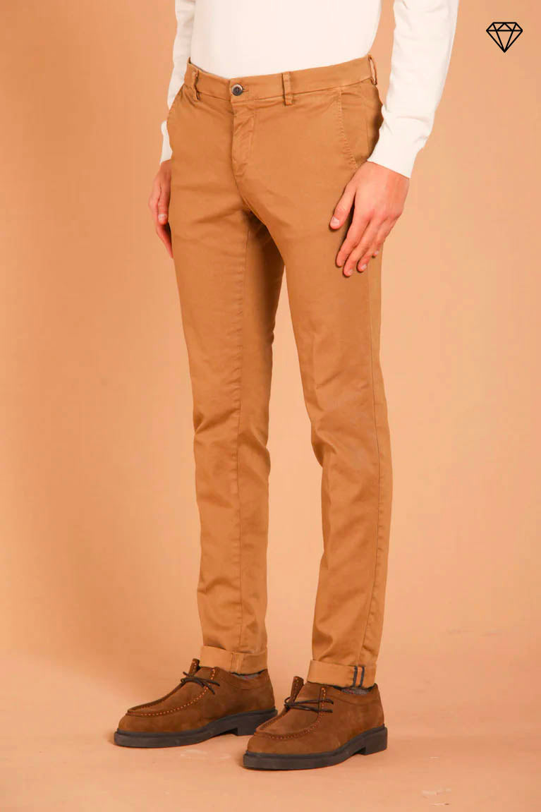 Milano pantalone chino uomo in gabardina stretch extra slim fit ①