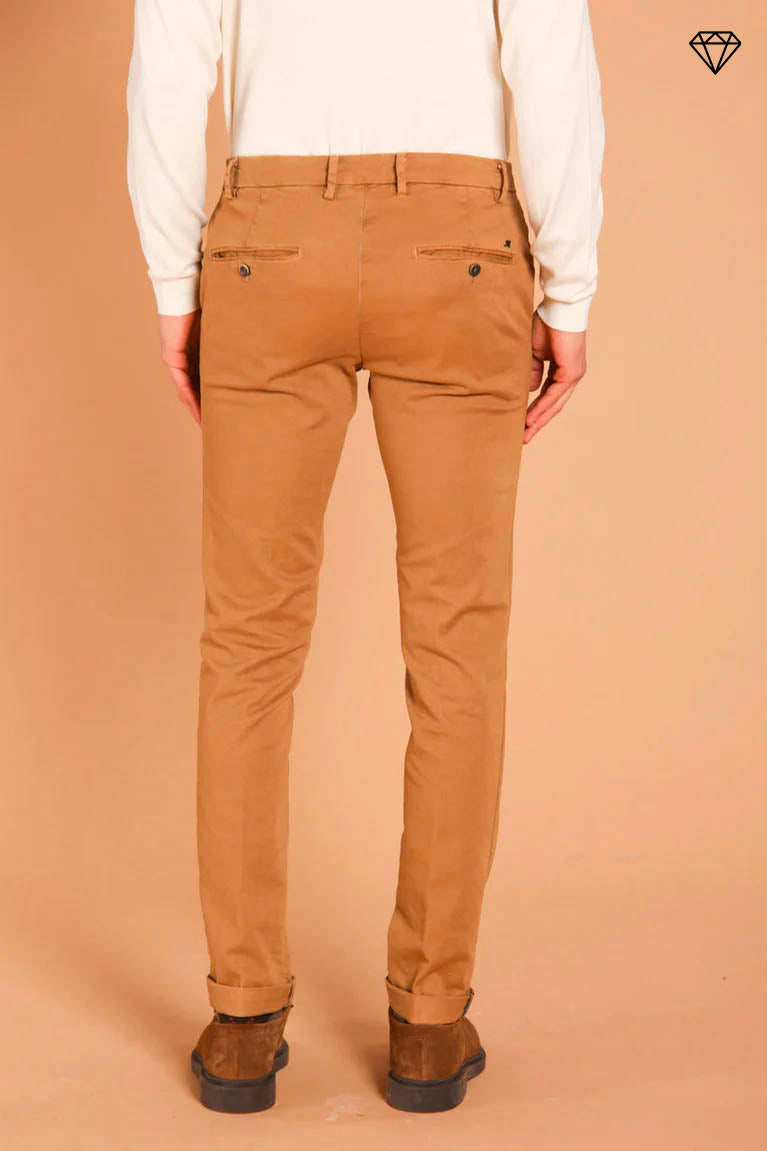 Milano pantalone chino uomo in gabardina stretch extra slim fit ①