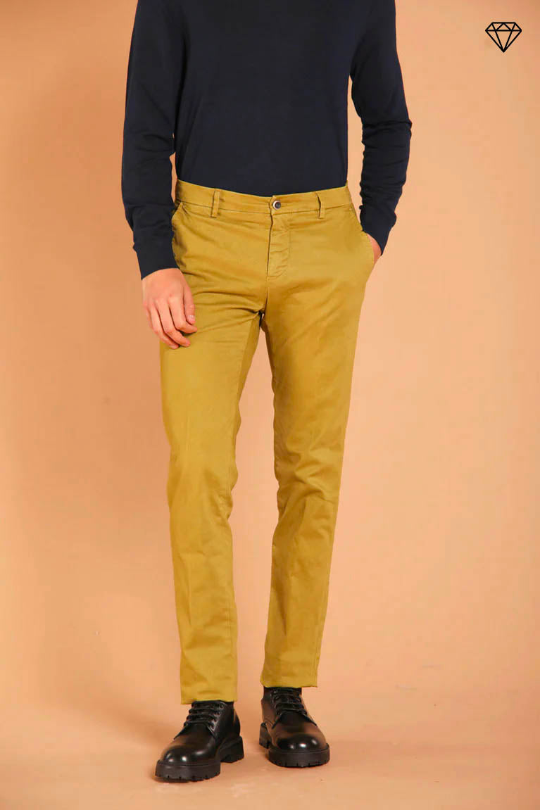 Milano pantalone chino uomo in gabardina stretch extra slim fit ①