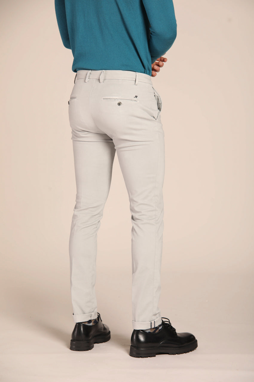 immagine 4 di pantalone chino uomo modello Milano Style, di colore grigio, fit extra slim di Mason's