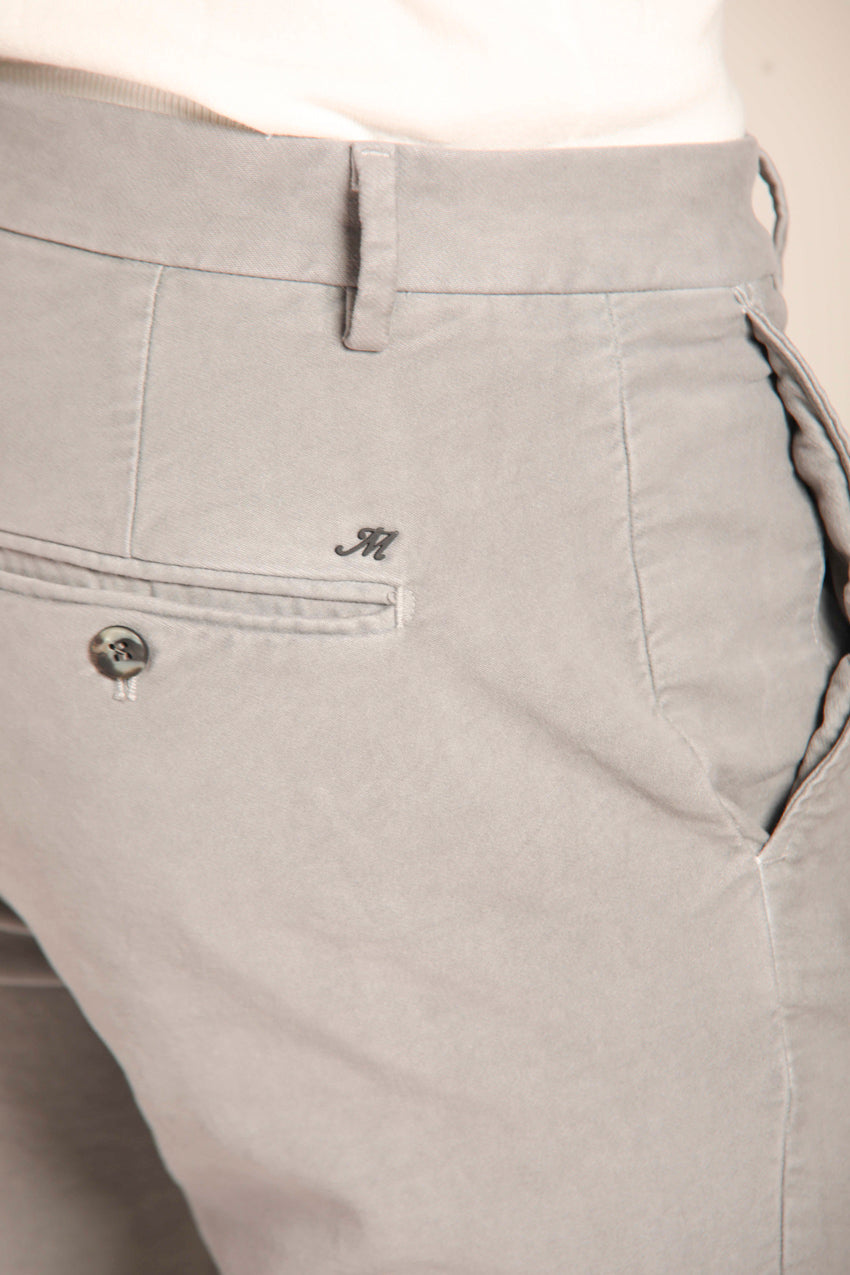 immagine 2 di pantalone chino uomo modello Milano Style, di colore grigio, extra slim fit di Mason's