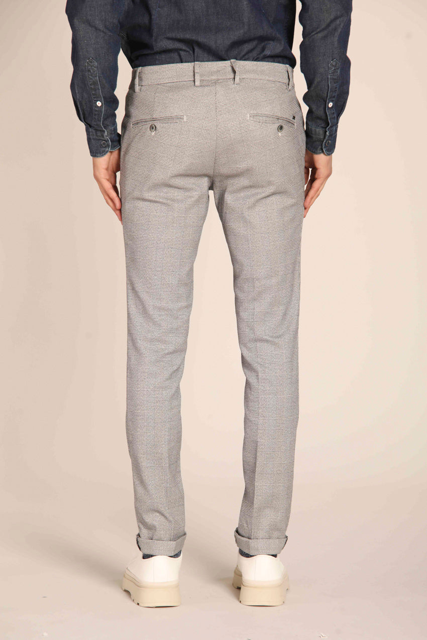 immagine 5 di pantalone chino uomo modello Milano Style con pattern galles sfumato, di colore stucco, fit slim di Mason's