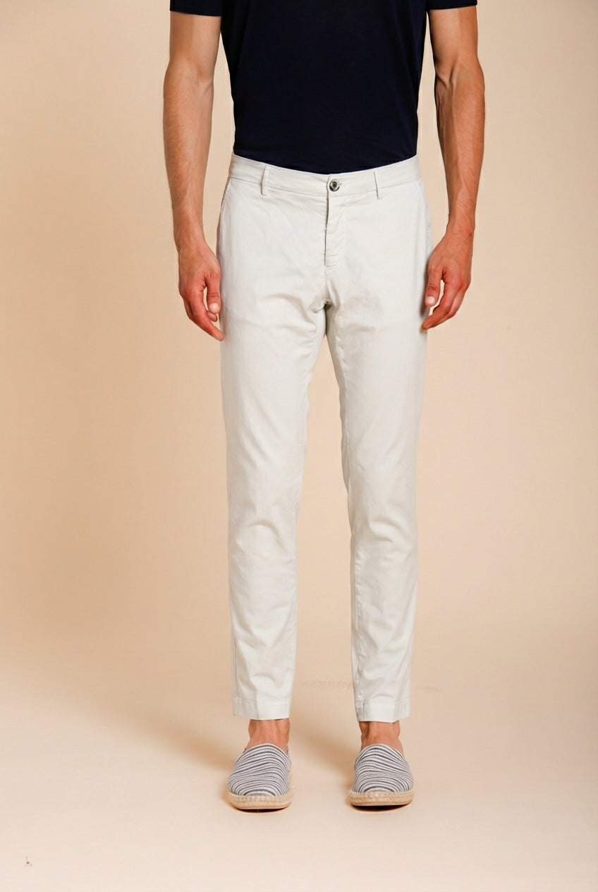 Milano pantalone chino uomo in gabardina stretch extra slim fit ①