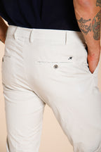 Milano pantalone chino uomo in gabardina stretch extra slim fit ①