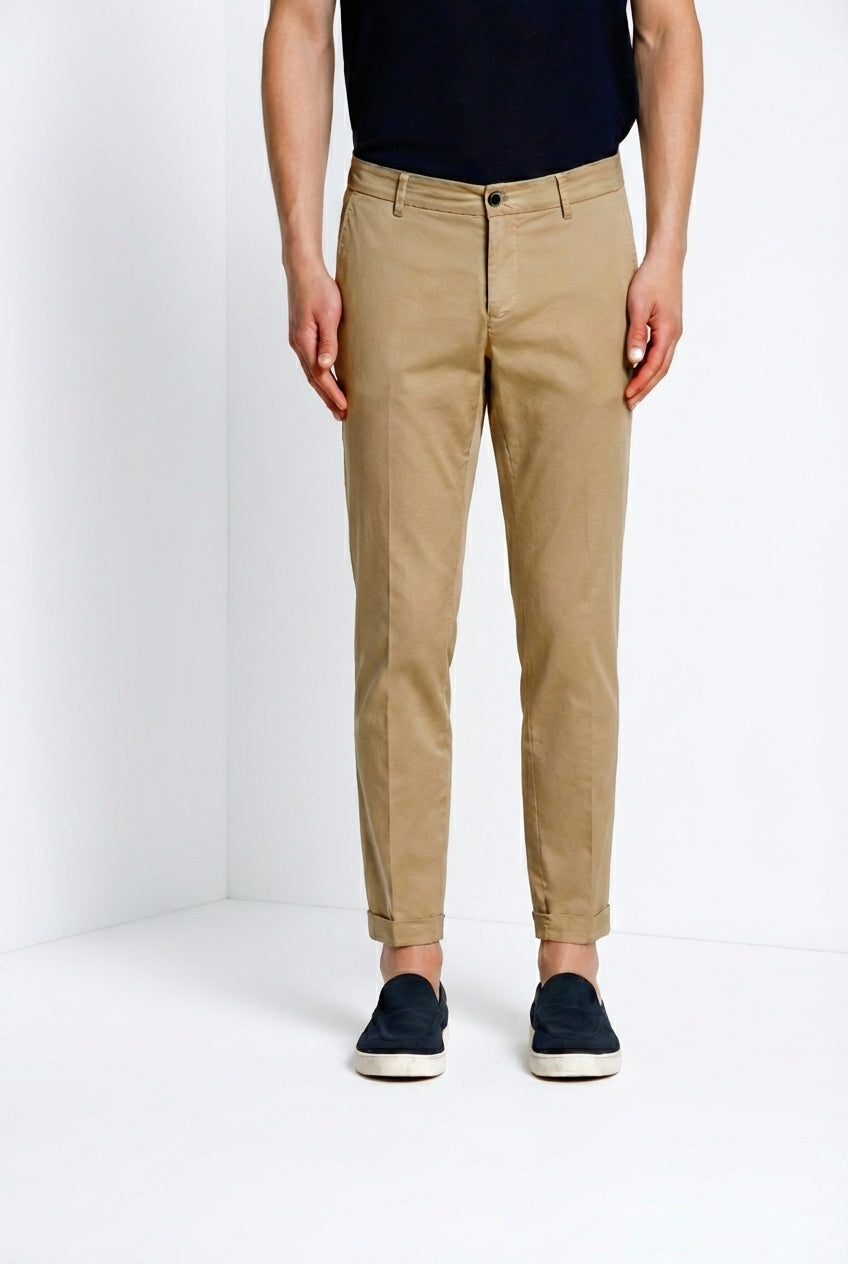 Milano pantalone chino uomo in gabardina stretch extra slim fit ①