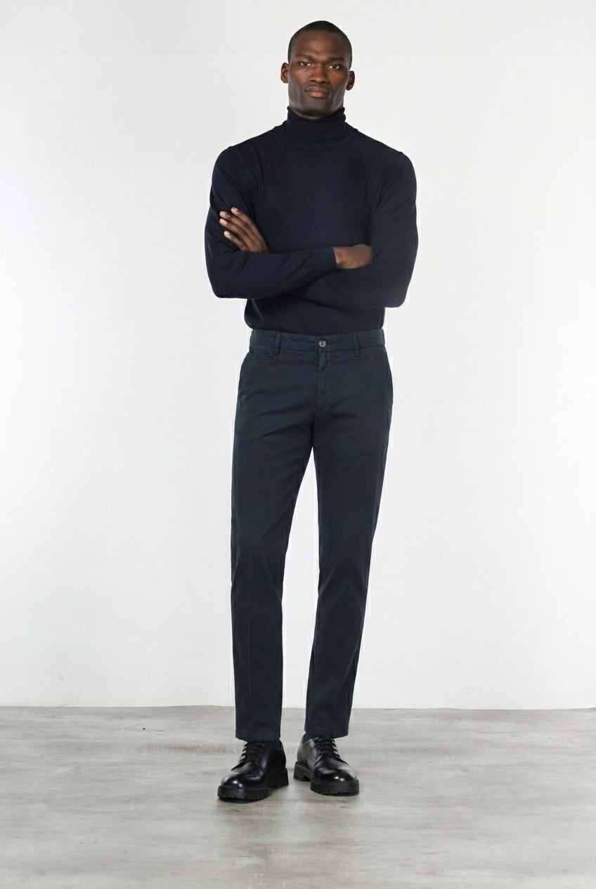 Milano Chinohose Herren in Stretch-Gabardine, Extra Slim Fit ①