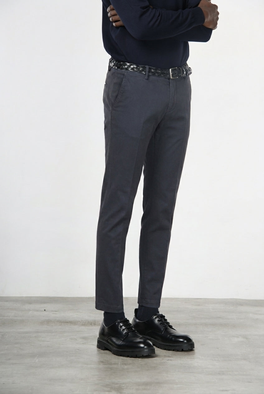 Milano Chinohose für Herren aus Stretch-Gabardine mit extra slim fit ①
