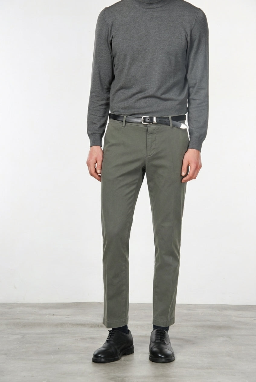 Milano Chinohose Herren in Stretch-Gabardine, Extra Slim Fit ①